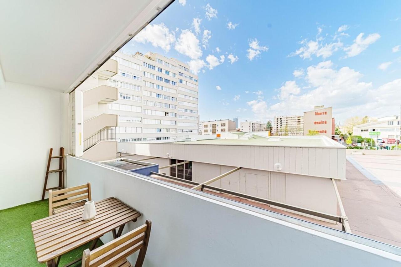 Atypical Apartment With Balcony & Interior Stairs Villeurbanne Bagian luar foto