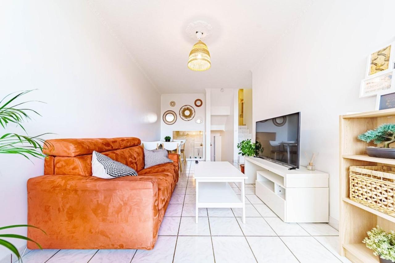Atypical Apartment With Balcony & Interior Stairs Villeurbanne Bagian luar foto
