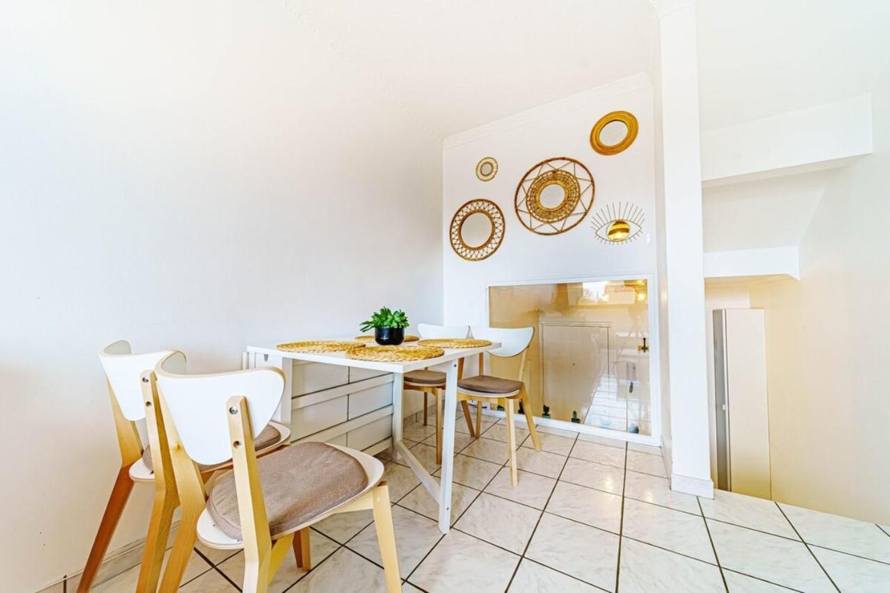 Atypical Apartment With Balcony & Interior Stairs Villeurbanne Bagian luar foto