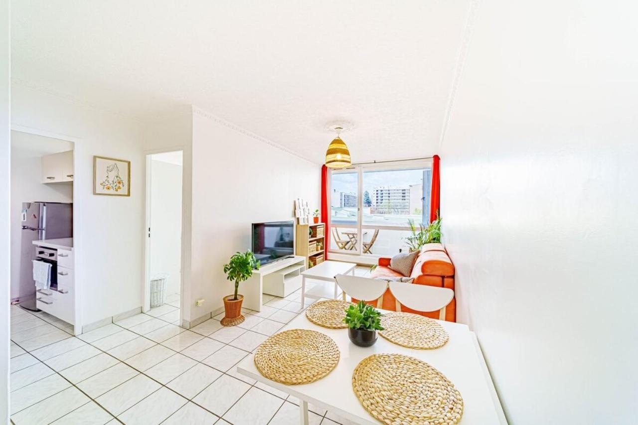 Atypical Apartment With Balcony & Interior Stairs Villeurbanne Bagian luar foto